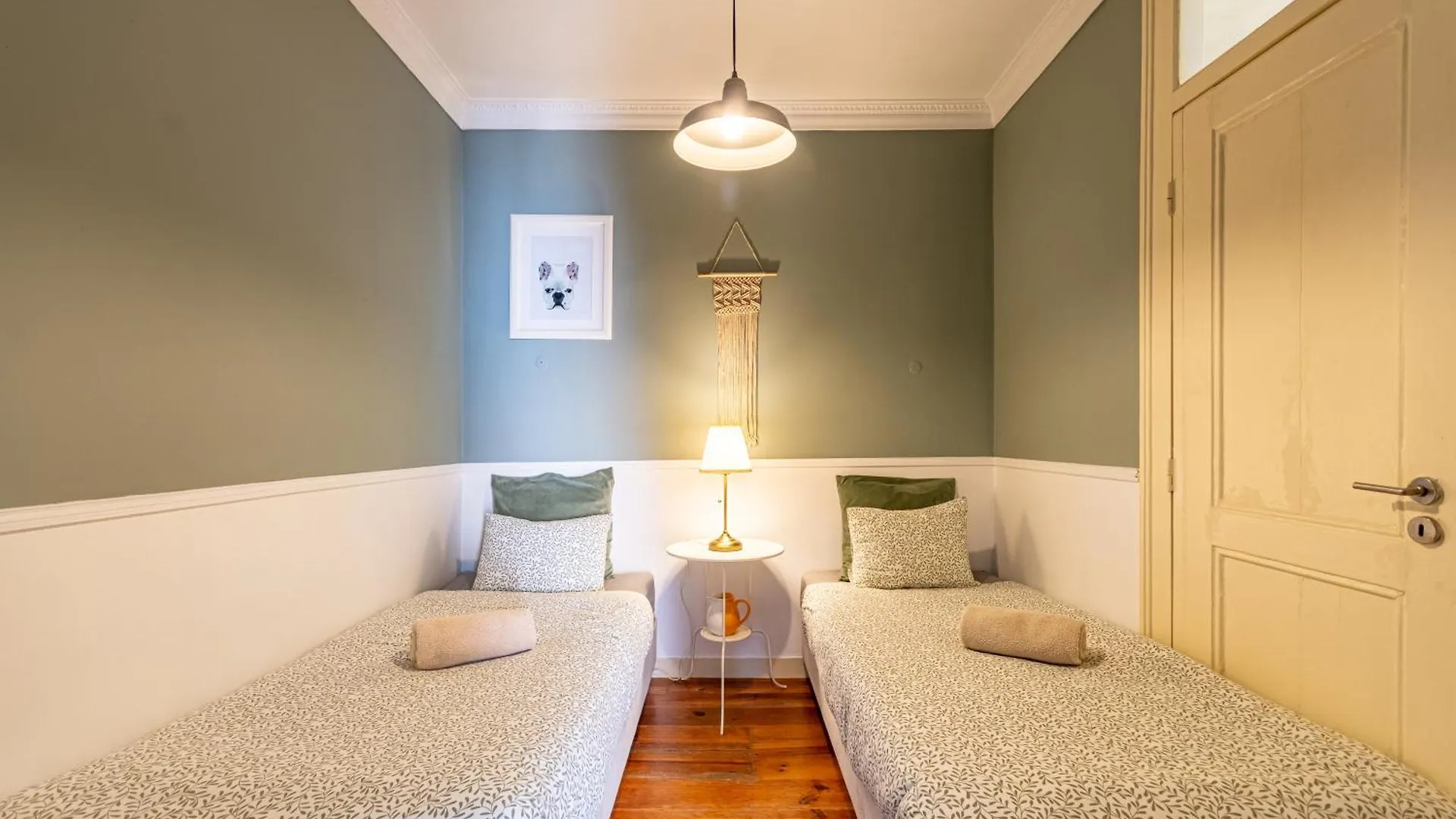 Apartment In The Typical Neighborhood- Graca Lisboa Portugal