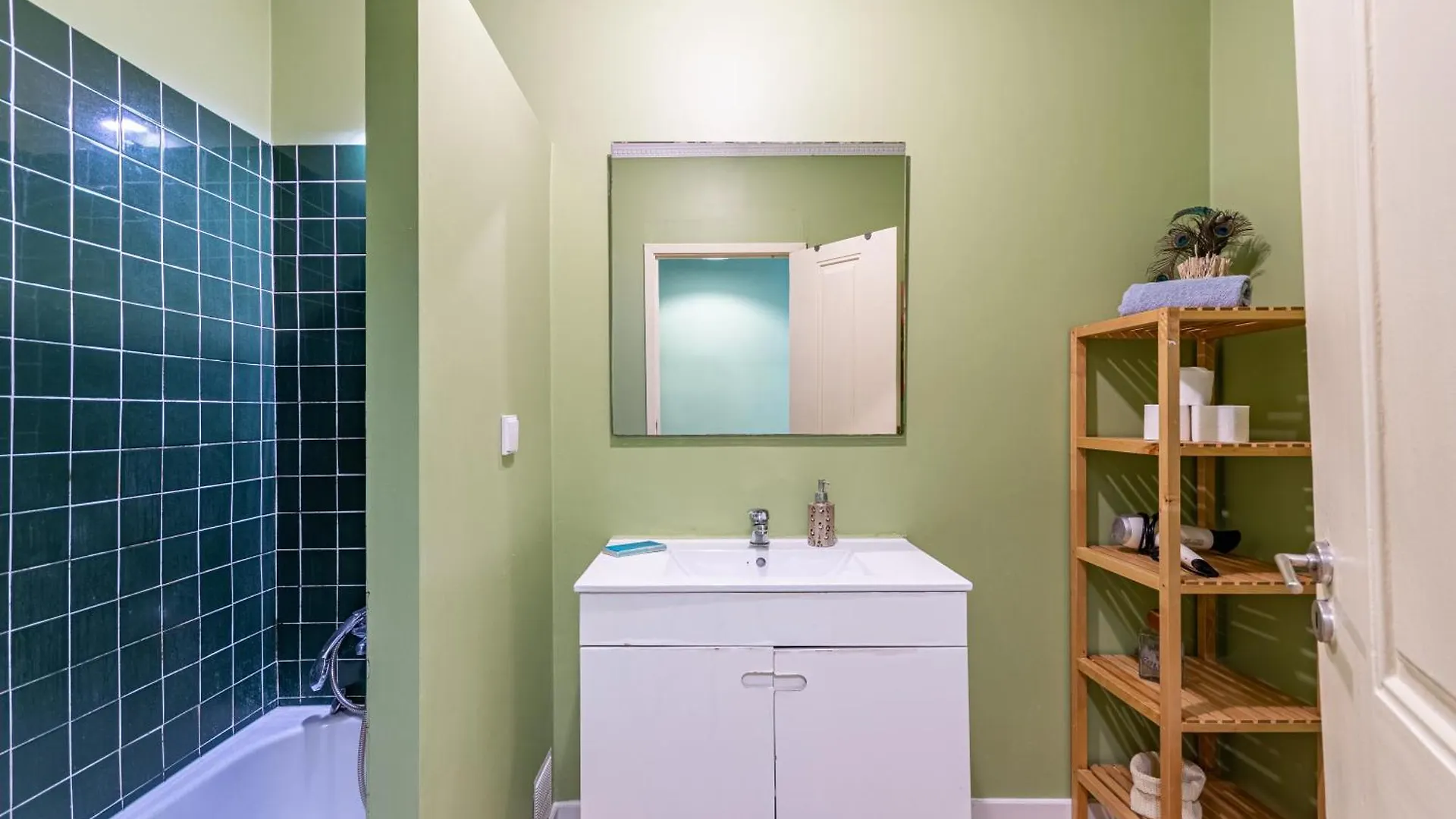 Apartment In The Typical Neighborhood- Graca Lisboa