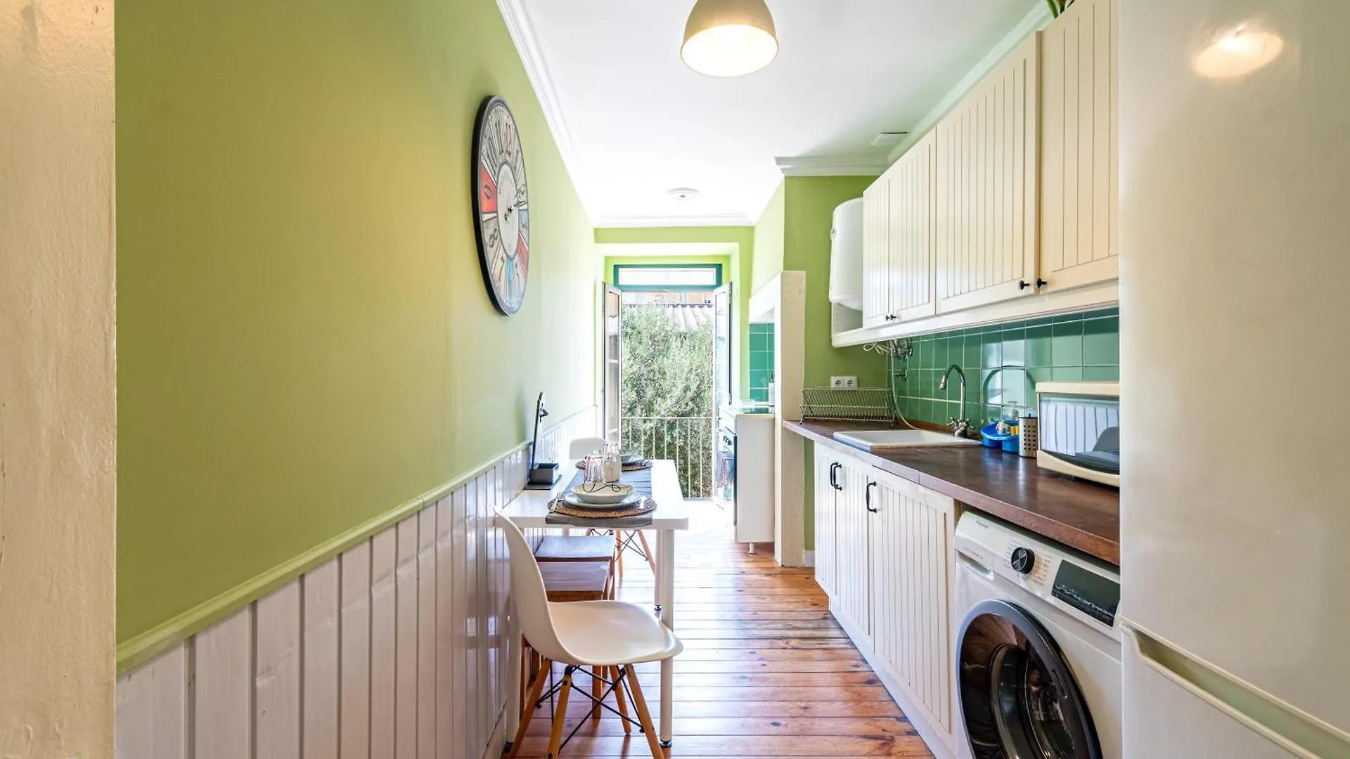 Apartment In The Typical Neighborhood- Graca Lisboa Portugal